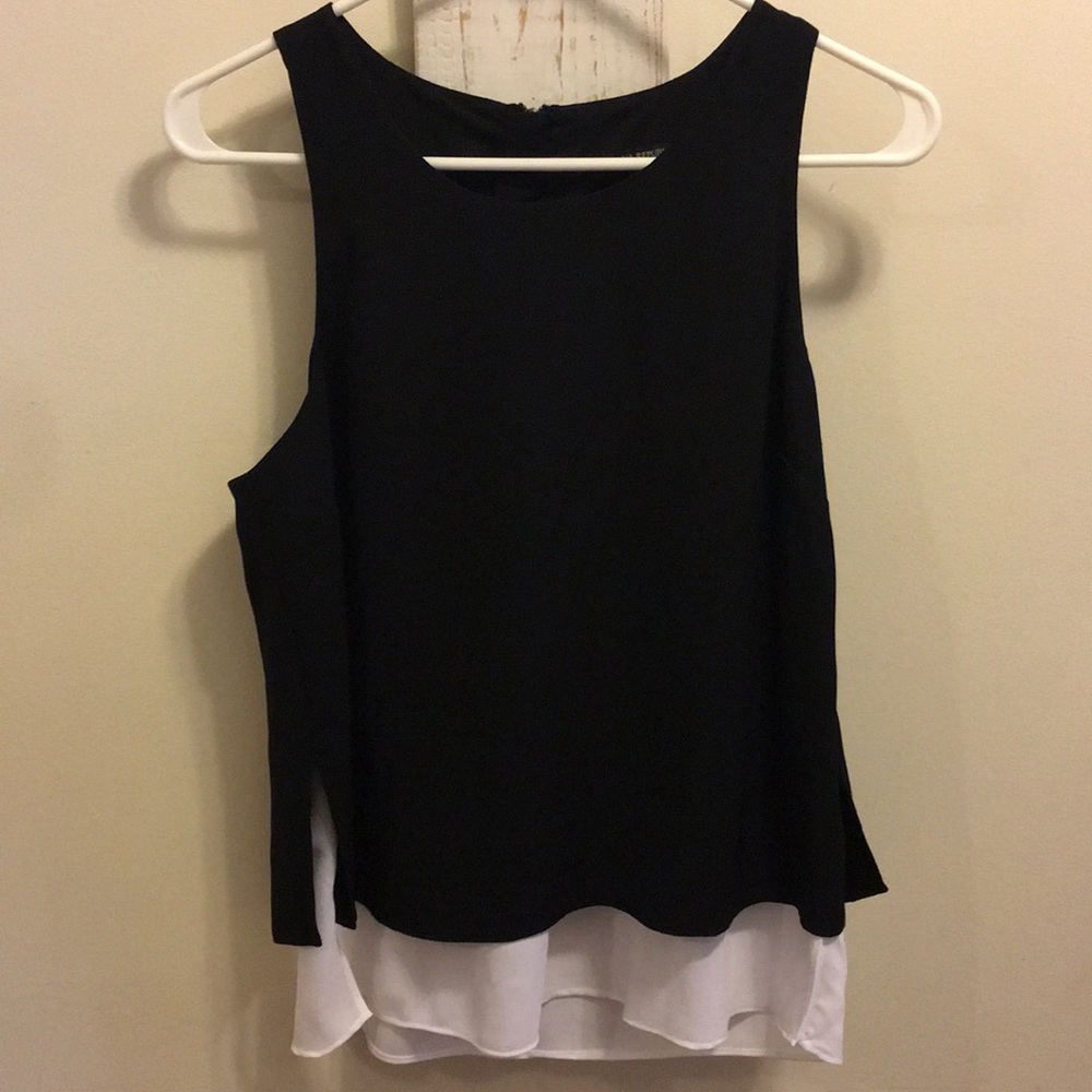 Black and white top. Banana republic. NWT